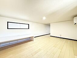 ◎太陽光パネル搭載築浅物件リビングは約19帖!小屋根裏部屋有