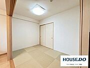 全体的に柱の出っ張りが少ない「アウトフレーム工法」が採用されているように見受けられ、家具の配置がしやすく、畳数以上に部屋を広く使える優秀な間取りです