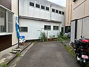 車通りの少ない道路です。