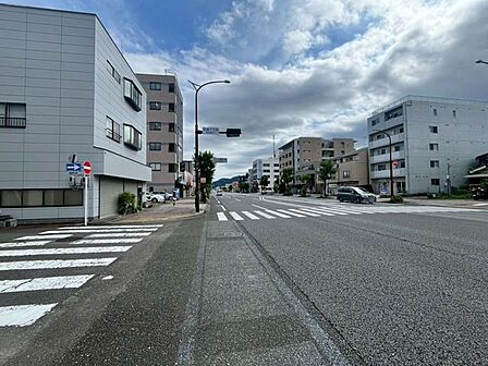 前面道路になります。