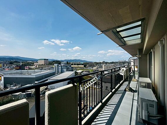 晴れた日はバル...