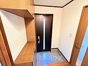 シューズボックス付きの玄関