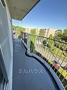 ゆとりのある広さが魅力のワイドバルコニー