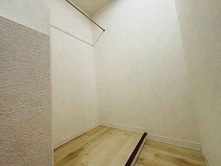十分な広さのウォークインオープンクローゼット