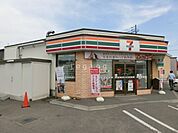 セブンイレブン札幌新川インター店 719m