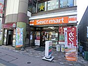 サンクス札幌琴似本通店 102m