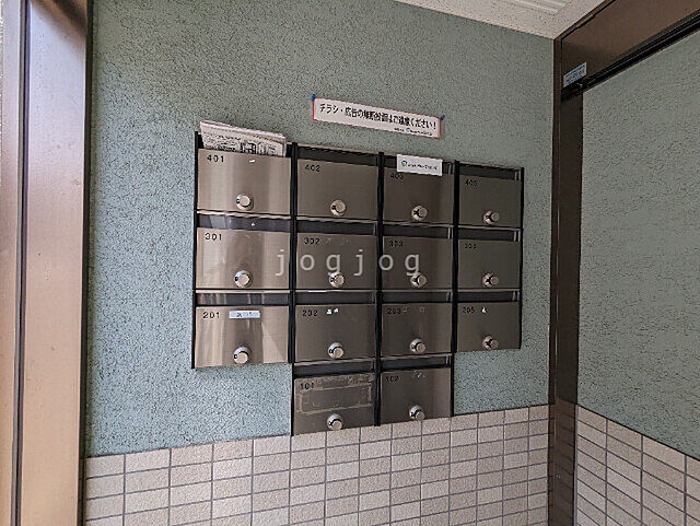 4 / 9