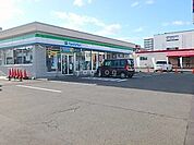 ファミリーマート　札幌ドーム前店 519m