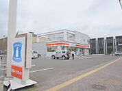 ローソン札幌平岸3条店 95m