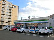 ファミリーマート札幌月寒東5条11丁目店 51m