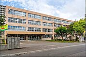 札幌市立平岸小学校 871m