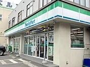 ファミリーマート札幌豊平6条店 82m