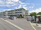 佐賀市立西与賀小学校 徒歩18分。 1380m