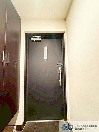 シンプルな玄関...