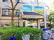 足立区立伊興図書館 徒歩13分。 1040m