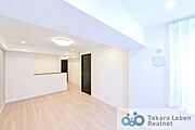 団らんの時を楽しみ、思い思いの時間を充実させるために欠かせないリビング。ご家族皆さまでゆったりとお寛ぎになれるよう、採光や通風を確保した心地良い空間となっております。
