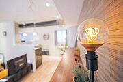 家具付きでそのまま入居できます。冨居不要の場合は無料で撤去いたします。
