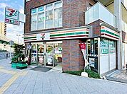 セブンイレブン荒川千住大橋店 徒歩4分。 290m