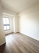 洋室約5.0帖。お子さまのお部屋や、集中して作業をする際のお部屋など、様々な用途での使用が期待できます。