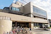 足立区立佐野図書館 徒歩12分。 930m