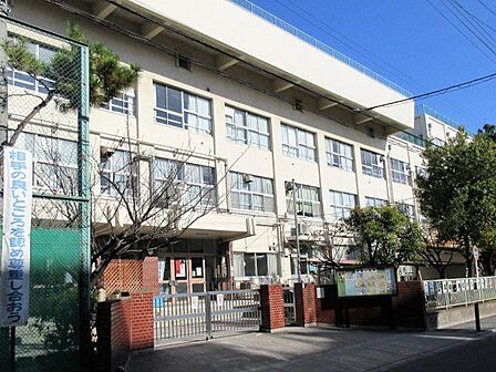 足立区立谷中中学校 徒歩14分。 1080m