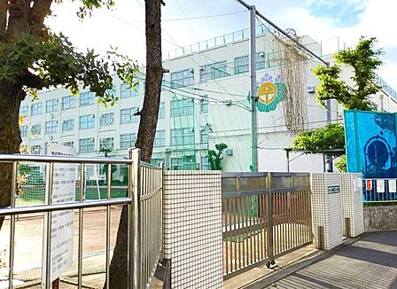 足立区立西新井第一小学校 徒歩7分。 540m