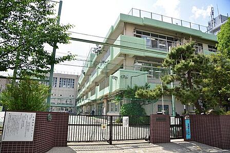 墨田区立緑小学校 徒歩8分。 590m