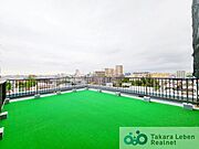陽光が燦々と入り込むルーフバルコニー。ガーデニングや家庭菜園なども楽しむことができます♪