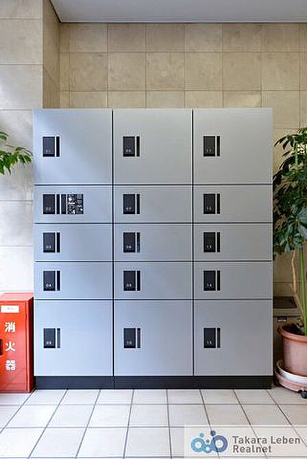 不在時の荷物の受け取りに便利な宅配ボックス。再配達依頼時の休日の時間の拘束から解放されます。