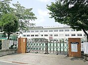 荒川区立尾久第六小学校 徒歩1分。 70m