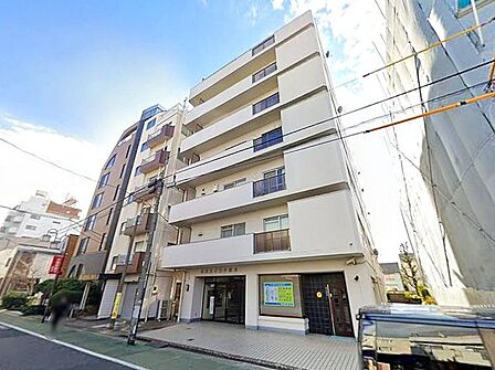東京メトロ千代田線「千駄木」駅徒歩5分の好立地。商業施設も徒歩圏内に揃っており利便性も良好です。
