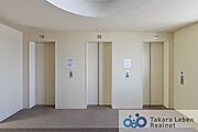 お買い物でたくさんの荷物を持っている時や、仕事でクタクタに疲れている時など、階段で1段ずつ上がるのは大変。そんな時にも便利なエレベーター付きの物件です。