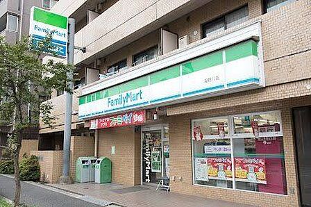 ファミリーマート滝野川店 徒歩4分。 270m