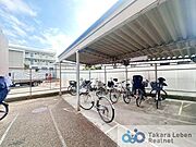 屋根付きの駐輪場は雨の日でも濡れずに安心です。（空き要確認）