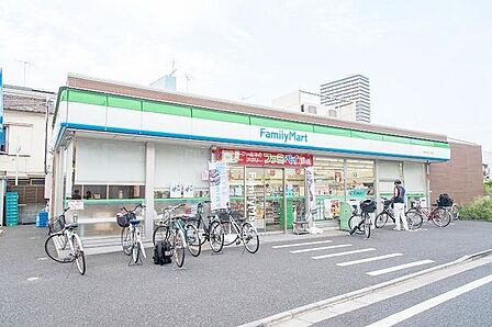 ファミリーマート南千住五丁目店 徒歩3分。 230m
