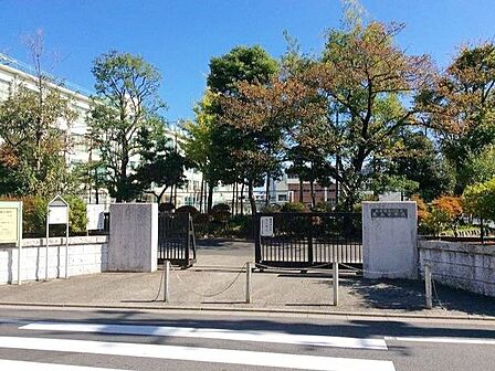 荒川区立第五中学校 徒歩11分。 810m