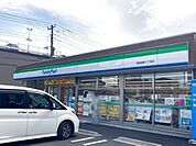 ファミリーマート草加旭町二丁目店 徒歩6分。 420m