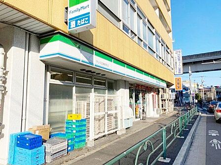 ファミリーマートサンズ田端新町店 徒歩1分。 80m
