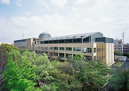 獨協大学図書館 徒歩10分。 790m