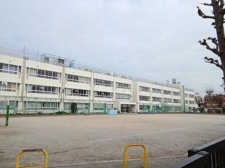 葛飾区立東綾瀬小学校 徒歩6分。 440m