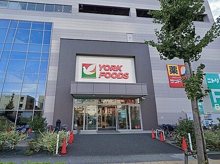 ヨークフーズ梅島店 徒歩5分。 400m