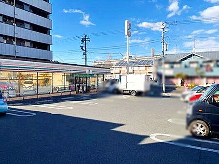 セブンイレブン松戸北小金店 徒歩4分。 340m