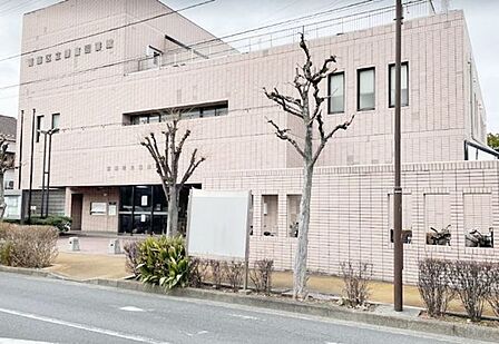 葛飾区立鎌倉図書館 徒歩1分。 90m