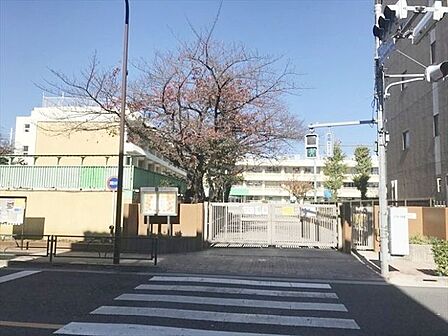 葛飾区立道上小学校 徒歩2分。 160m