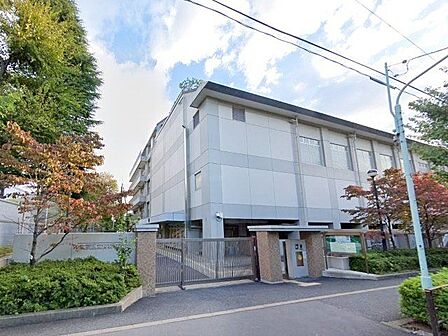 文京区立音羽中学校 徒歩17分。 1360m