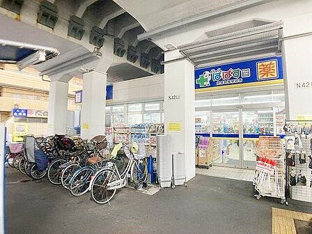 どらっぐぱぱす京成町屋駅前店 徒歩8分。 600m