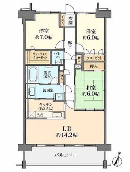 会話をしながらお料理が楽しめる人気の対面式キッチン。各所に収納を設けており荷物が多い方も安心です。