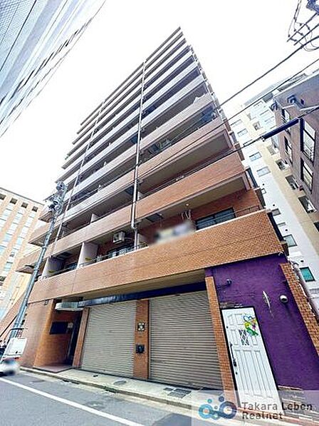 外観周囲の風景と美しく調和した外観は、主張しすぎず、それでいて印象に残る佇まい。住むほどに愛着が深まる、落ち着きあるデザインです。