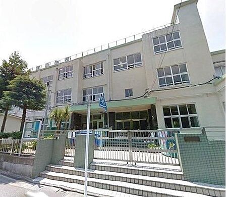 足立区立竹の塚小学校 徒歩4分。 290m