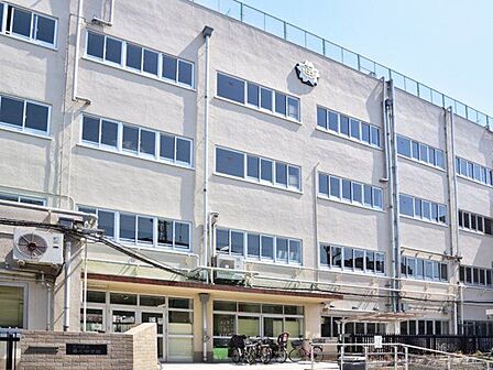荒川区立第七中学校 徒歩1分。 80m